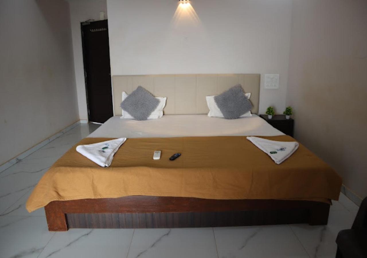 Sea King Beach Resort Ganpatipule Exteriör bild