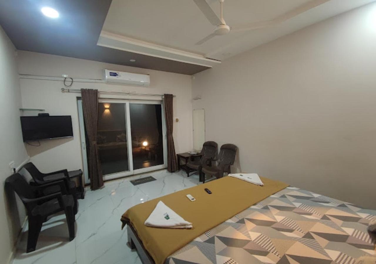 Sea King Beach Resort Ganpatipule Exteriör bild