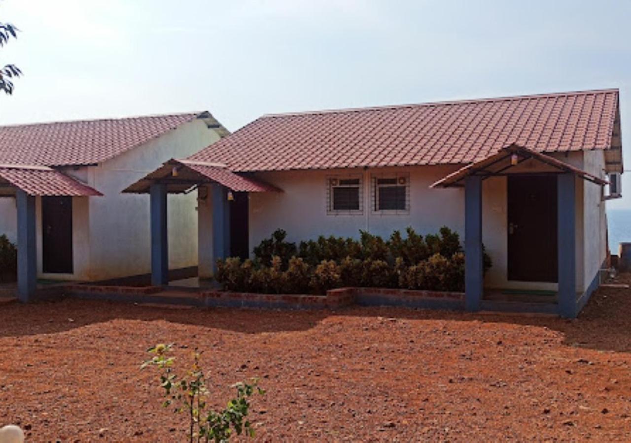 Sea King Beach Resort Ganpatipule Exteriör bild