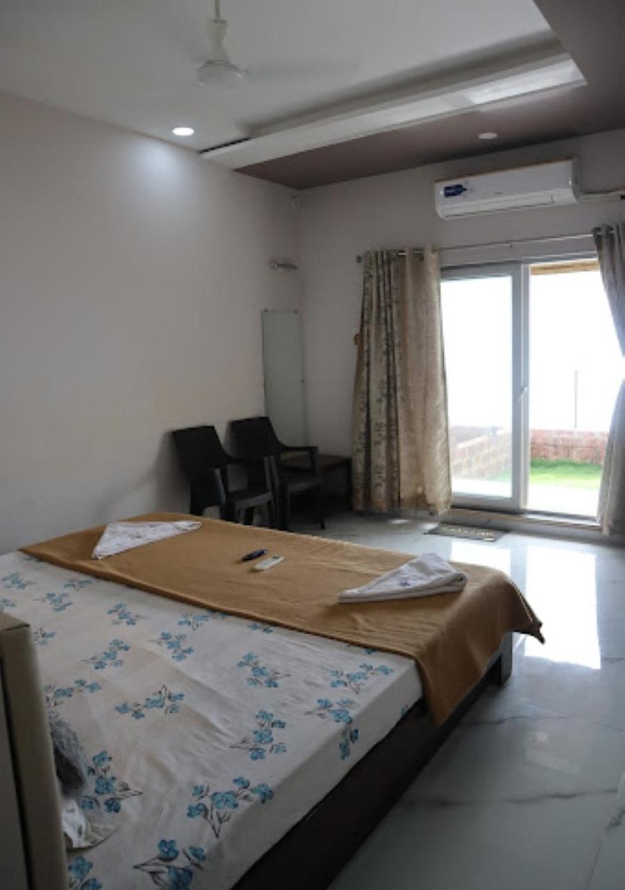 Sea King Beach Resort Ganpatipule Exteriör bild