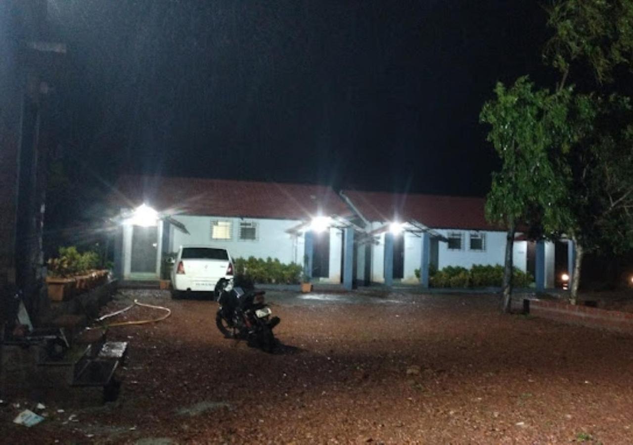 Sea King Beach Resort Ganpatipule Exteriör bild